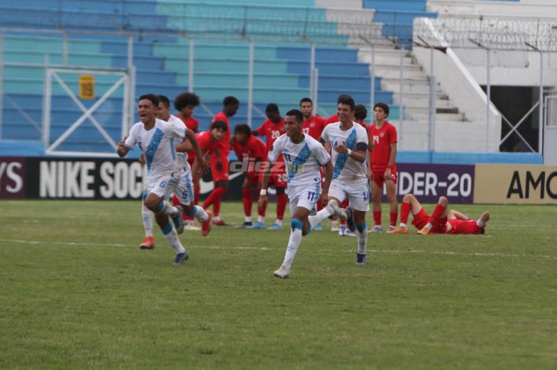 NO SE VIO EN TV: La burla del portero de Guatemala, el júbilo chapín tras dar la sorpresa y así festejaron en el camerino