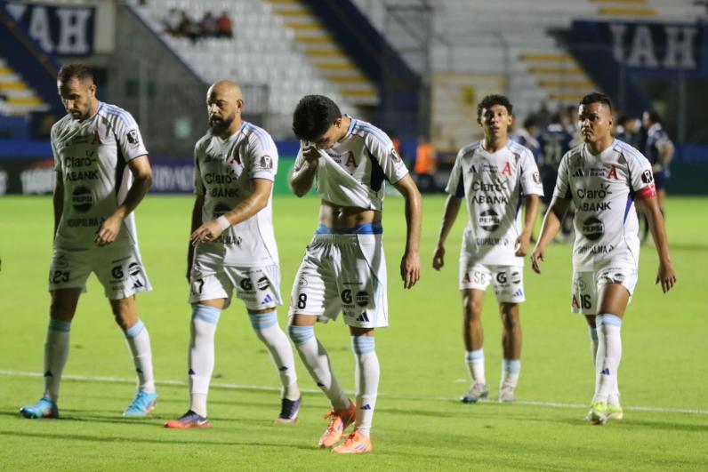 Señalan al culpable del ridículo de Alianza, Motagua se divierte y bronca con el árbitro