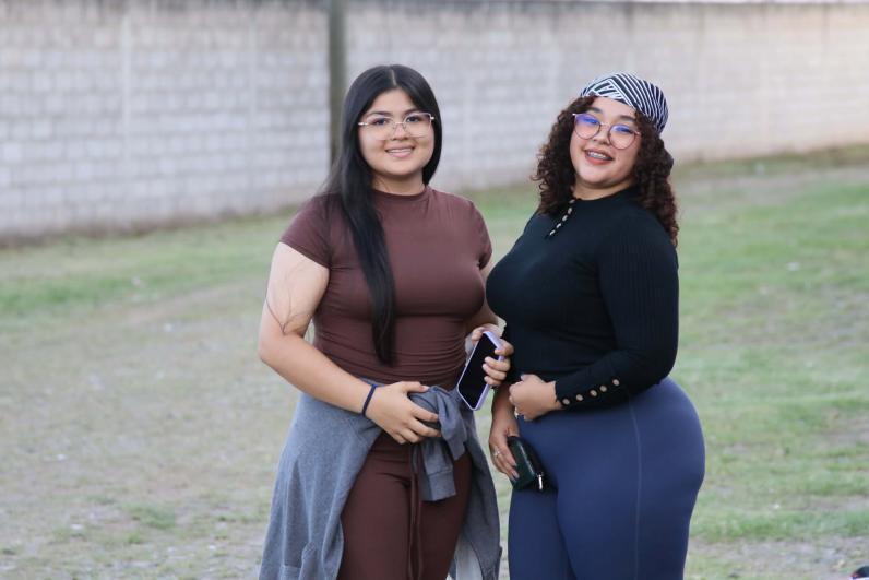 Hermosa tiktoker se roba los suspiros y colocha enamora en La Ceiba: las bellas chicas de la jornada de la Liga Nacional