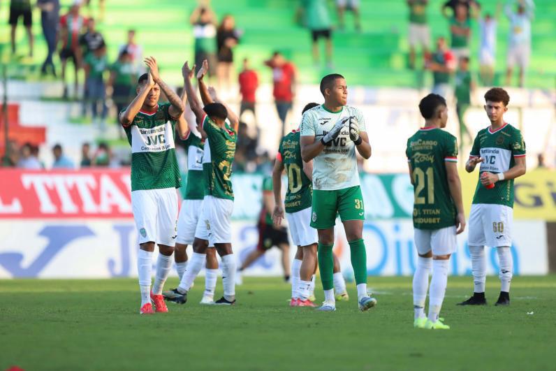Marathón celebra previo a la final, nuevo DT de Olancho presente, peculiar corte a debutante y bellas chicas en el Yankel