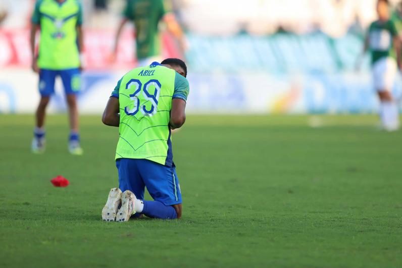 Marathón celebra previo a la final, nuevo DT de Olancho presente, peculiar corte a debutante y bellas chicas en el Yankel