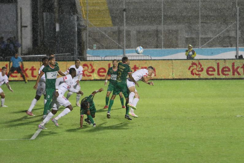 ¿Eduardo Espinel con Alexy Vega? El regalo de Marathón a Yustin Arboleda y la bronca entre Real España y Motagua