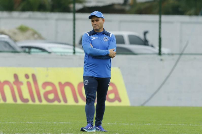 El héroe de Motagua ante Platense, error arbitral que no aprovechó el Ciclón y las bellas chicas en el Excélsior