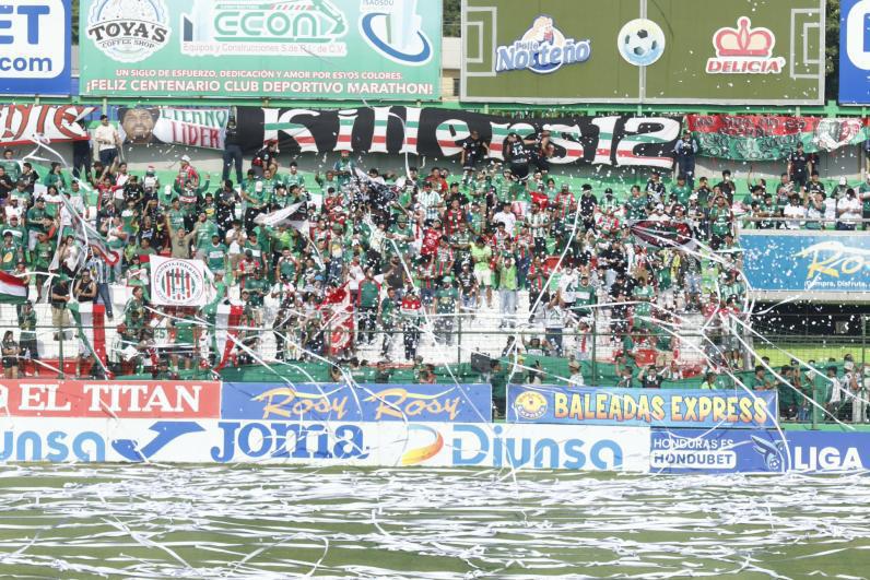 ¡Partido de locos! Alexy Vega fue el héroe; dos expulsiones a Real España y disturbios entre las barras afuera del Yankel