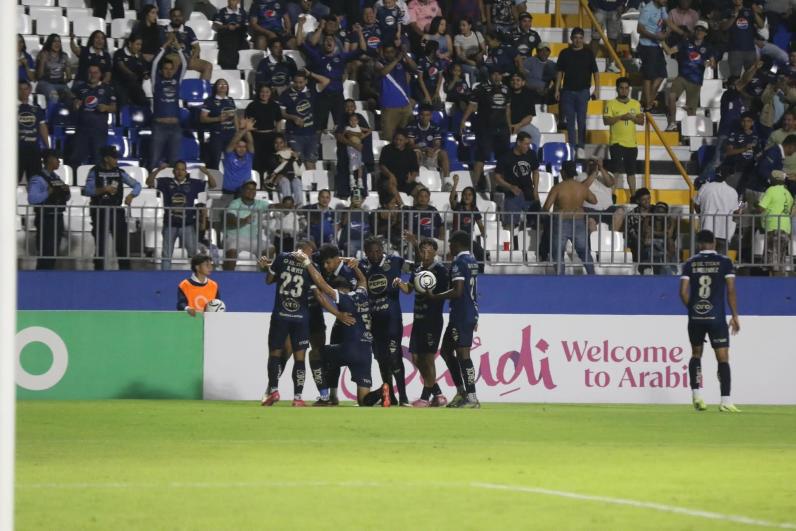 Señalan al culpable del ridículo de Alianza, Motagua se divierte y bronca con el árbitro