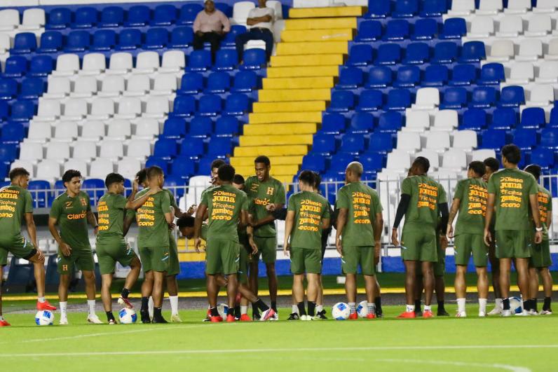 La contundente decisión de Molina en el entreno y futbolista preocupa a Honduras