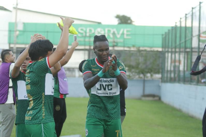 Marathón celebra en la casa de Platense, tristeza en Puerto Cortés, el gesto de Pablo Lavallén y el tremendo error del árbitro
