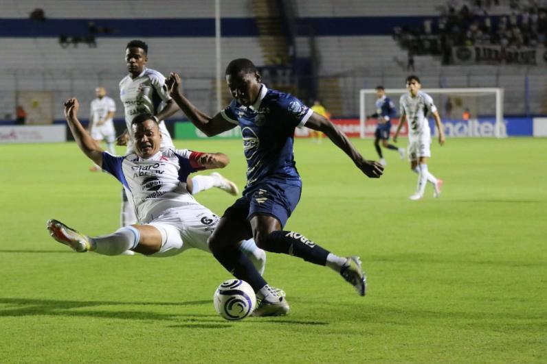 Señalan al culpable del ridículo de Alianza, Motagua se divierte y bronca con el árbitro