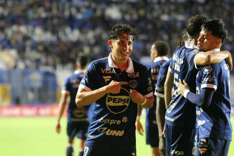 Señalan al culpable del ridículo de Alianza, Motagua se divierte y bronca con el árbitro