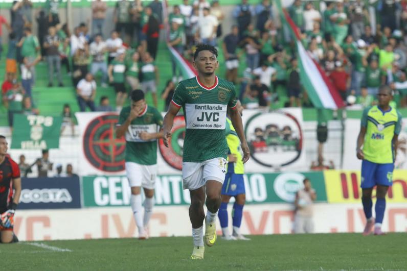 Marathón celebra previo a la final, nuevo DT de Olancho presente, peculiar corte a debutante y bellas chicas en el Yankel