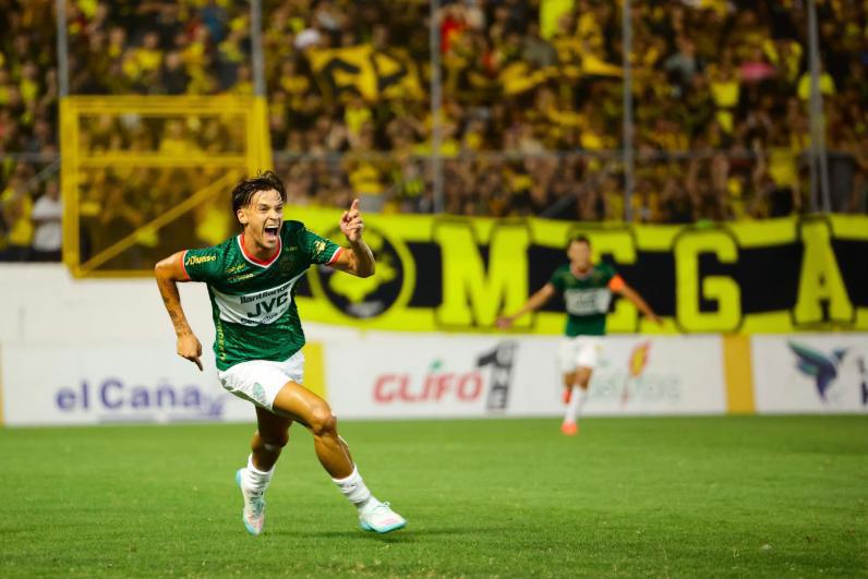 Marathón celebra en la cara de Real España, fracaso aurinegro y locura en el Morazán