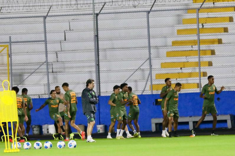 La contundente decisión de Molina en el entreno y futbolista preocupa a Honduras