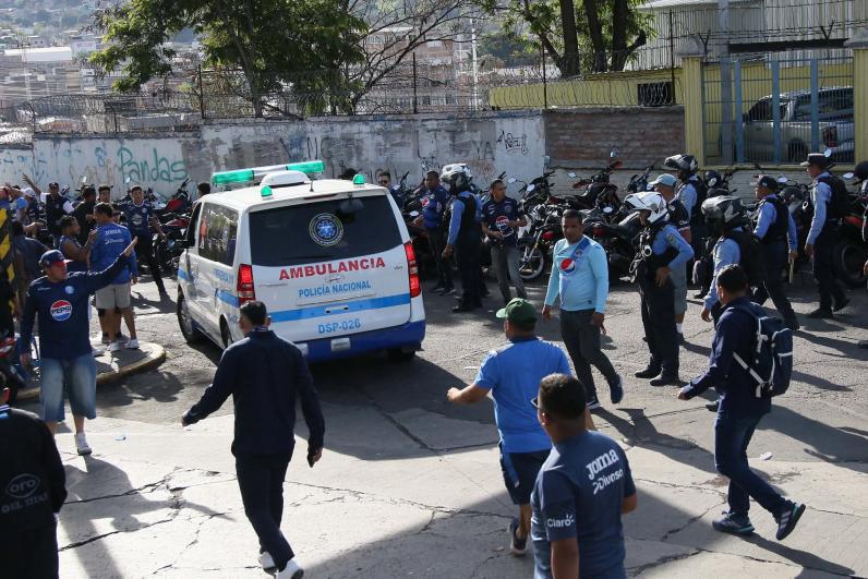 FOTOS: heridos, disparos y el momento de caos que se vivió en el enfrentamiento entre barras de Motagua y Olimpia
