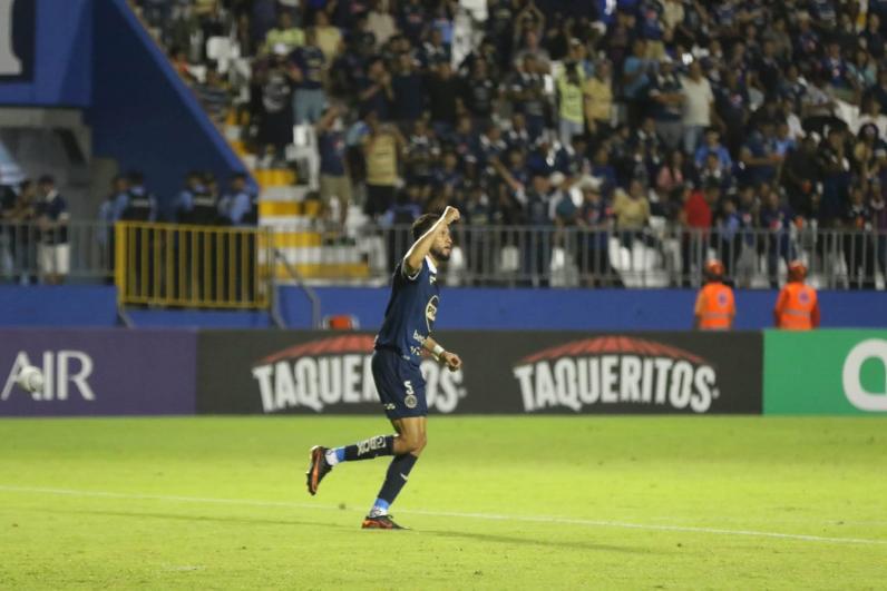 Señalan al culpable del ridículo de Alianza, Motagua se divierte y bronca con el árbitro