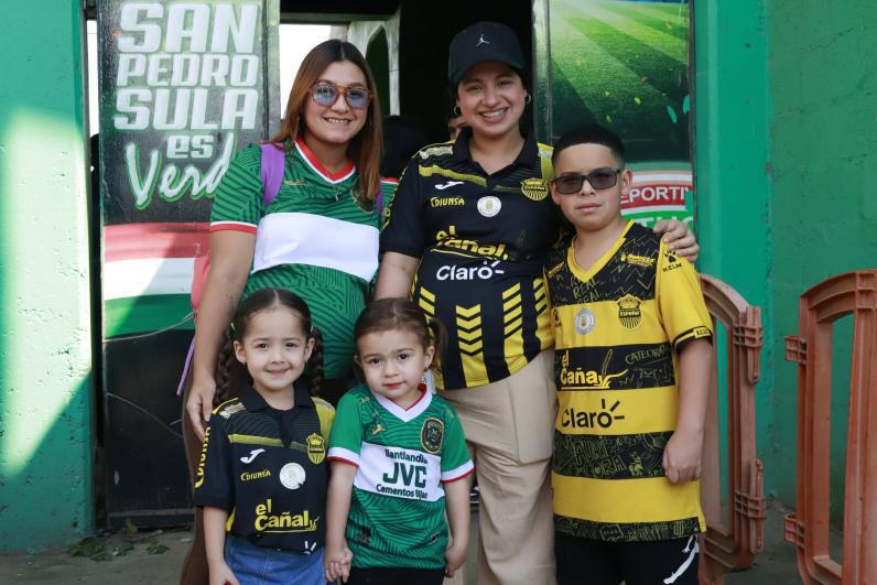 Las hermosas aficionadas que robaron suspiros y exfutbolista sorprende: así se vivió la previa del Marathón-Real España