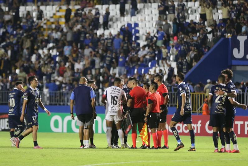 Señalan al culpable del ridículo de Alianza, Motagua se divierte y bronca con el árbitro