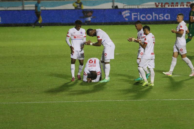 ¿Eduardo Espinel con Alexy Vega? El regalo de Marathón a Yustin Arboleda y la bronca entre Real España y Motagua