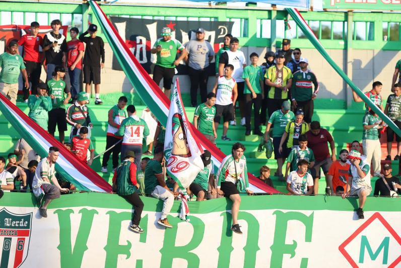 Marathón celebra previo a la final, nuevo DT de Olancho presente, peculiar corte a debutante y bellas chicas en el Yankel