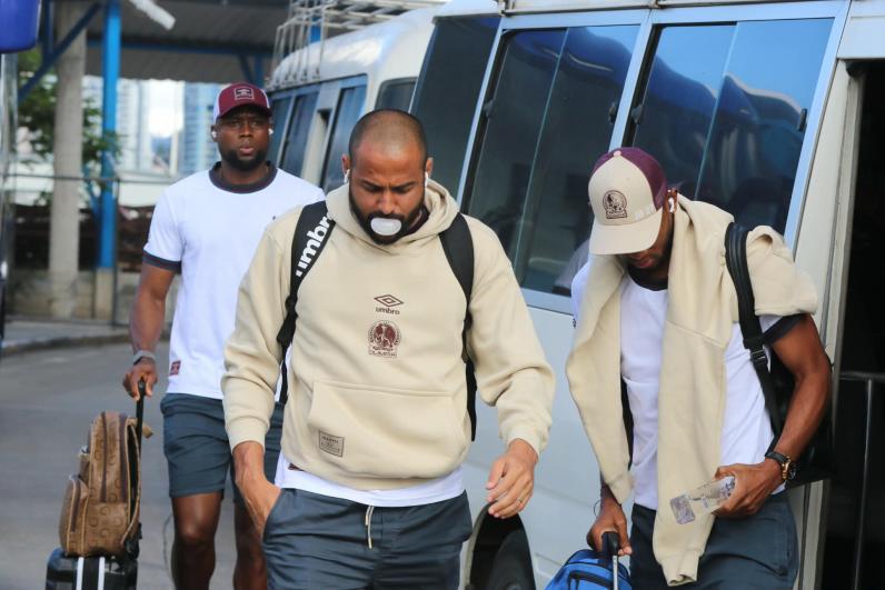 Ambientazo de la Ultra Fiel, aficionado fue capturado y bellas chicas engalanan el Nacional para el Olimpia - Real España