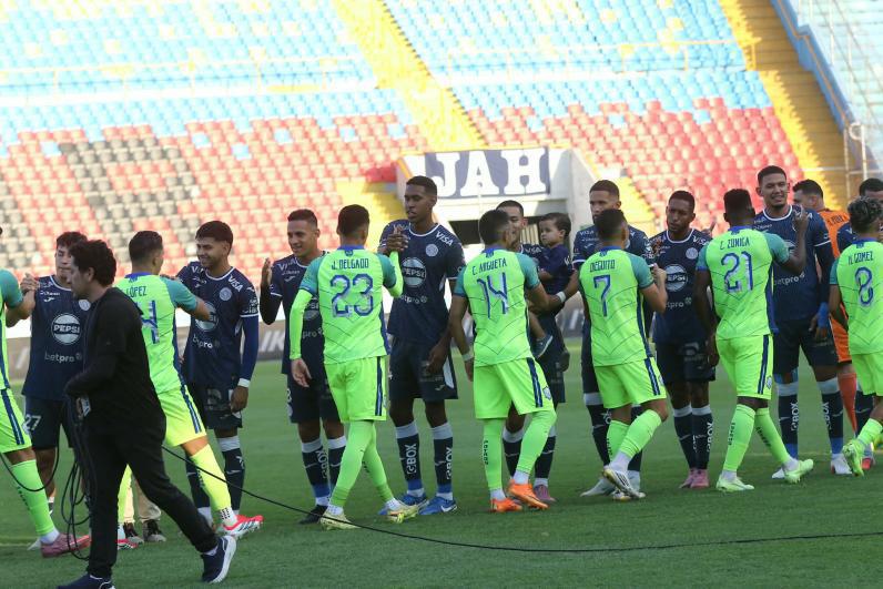 Olimpia, Motagua y Real España perjudicados por los árbitros; Marathón rompe mala racha y lindas chicas en los estadios