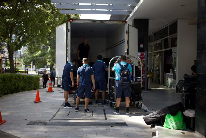 Costa Rica vs Honduras: los catrachos invaden San José, así llegó el pollo tico y la hermosa chica distraída en la previa