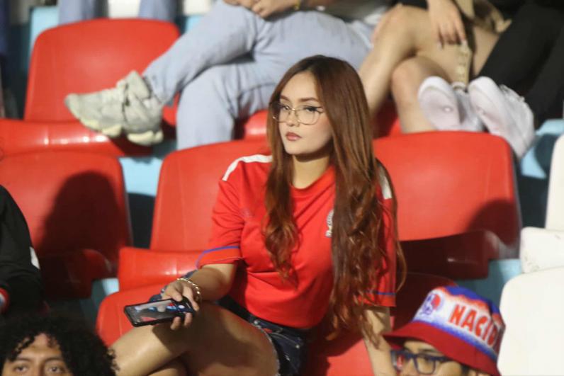 La fiesta que armó la Ultra Fiel, hermosas chicas, el estreno de la pantalla LED y ¿por qué se retrasó el Olimpia vs Motagua?