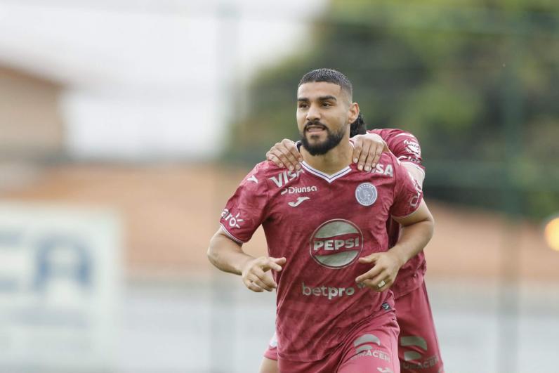 El héroe de Motagua ante Platense, error arbitral que no aprovechó el Ciclón y las bellas chicas en el Excélsior