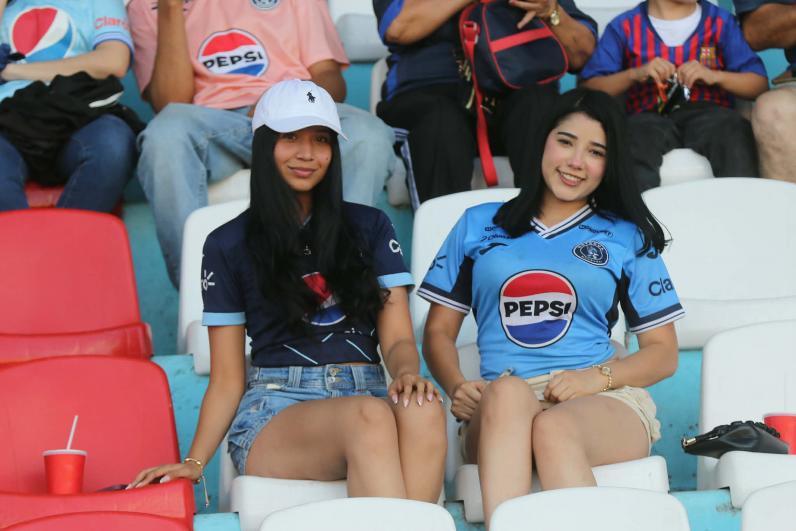 Olimpia, Motagua y Real España perjudicados por los árbitros; Marathón rompe mala racha y lindas chicas en los estadios