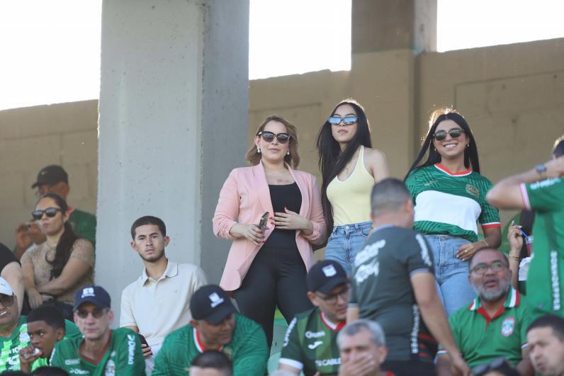 Marathón celebra previo a la final, nuevo DT de Olancho presente, peculiar corte a debutante y bellas chicas en el Yankel