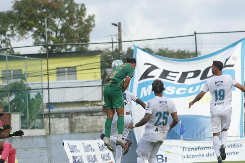 Marathón celebra en la casa de Platense, tristeza en Puerto Cortés, el gesto de Pablo Lavallén y el tremendo error del árbitro