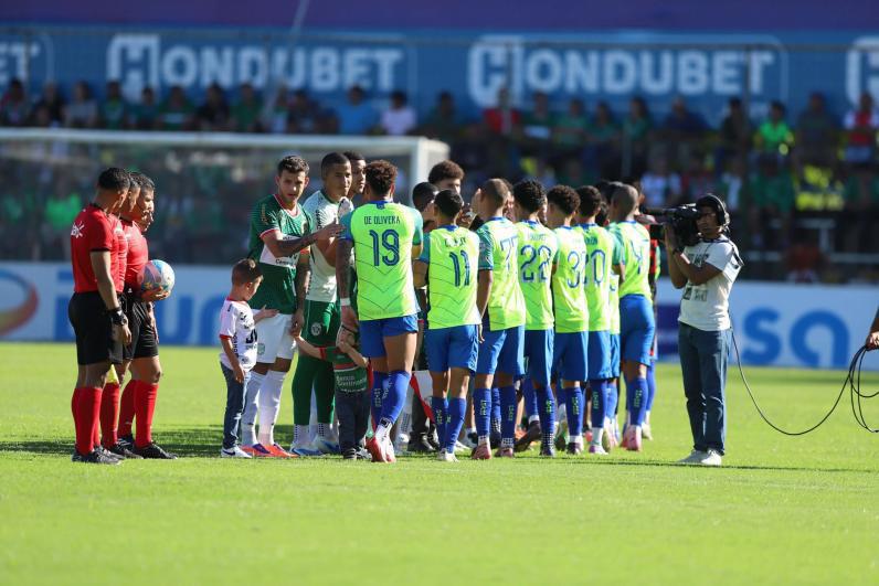 Marathón celebra previo a la final, nuevo DT de Olancho presente, peculiar corte a debutante y bellas chicas en el Yankel