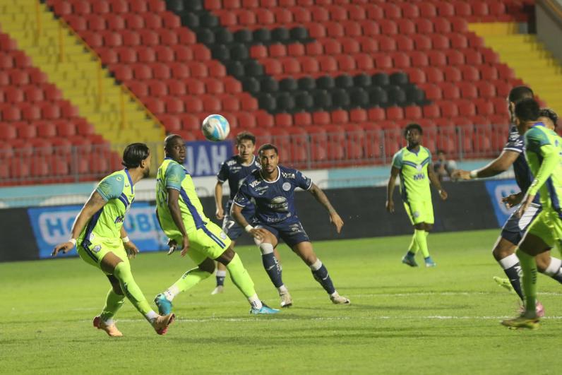 Olimpia, Motagua y Real España perjudicados por los árbitros; Marathón rompe mala racha y lindas chicas en los estadios