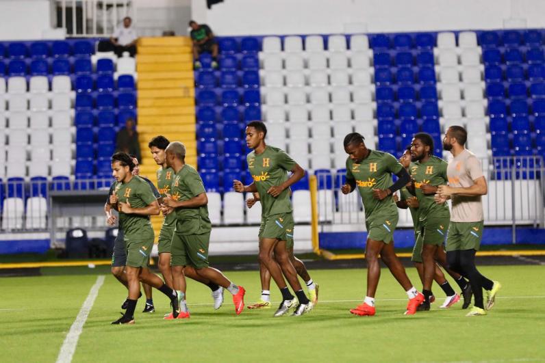 La contundente decisión de Molina en el entreno y futbolista preocupa a Honduras