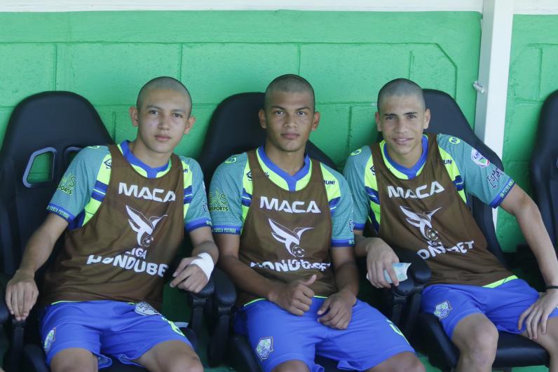 Marathón celebra previo a la final, nuevo DT de Olancho presente, peculiar corte a debutante y bellas chicas en el Yankel