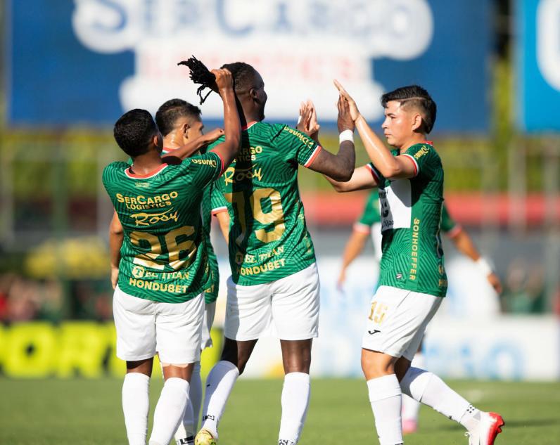 Marathón celebra previo a la final, nuevo DT de Olancho presente, peculiar corte a debutante y bellas chicas en el Yankel