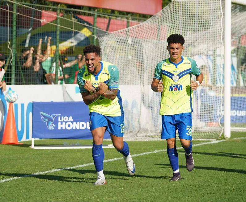 Marathón celebra previo a la final, nuevo DT de Olancho presente, peculiar corte a debutante y bellas chicas en el Yankel
