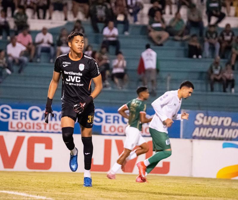 Lavallén le saca ventaja a Espinel: Los futbolistas que han hecho debutar los técnicos en Marathón y Olimpia en 2025