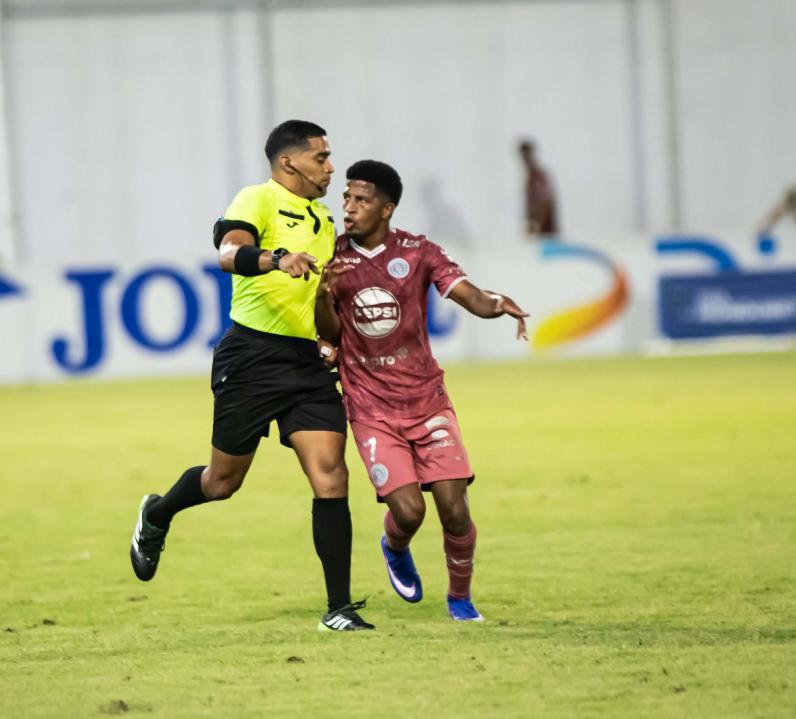 Choloma desató el terremoto en Real España, traición a la Máquina; jugador cortado en Marathón llega al estadio