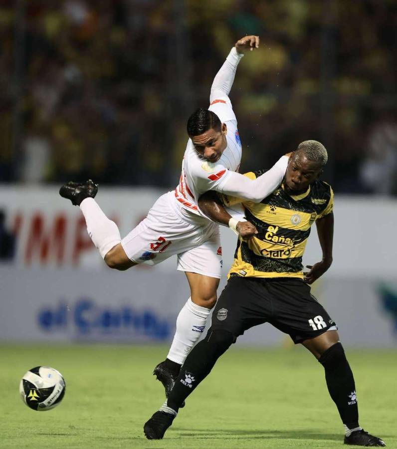 No se vio en TV: La tristeza de los jugadores del Olimpia por la crisis, bronca de Menjívar con la gente y el llenazo en el Morazán