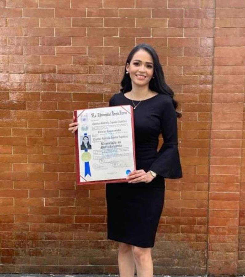 Goleador hondureño se jura amor eterno con licenciada salvadoreña en romántica boda en Puerto Cortés