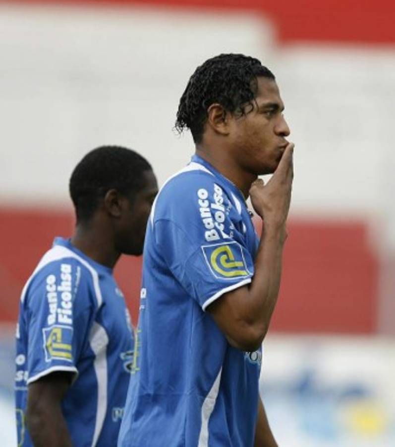 ¡Uno más a la lista! El nuevo y loco look de Carlo Costly con el Marathón