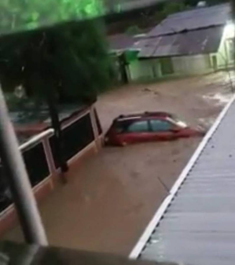 Alerta en el Valle de Sula: Río Chamelecón se desborda tras las torrenciales lluvias por Iota