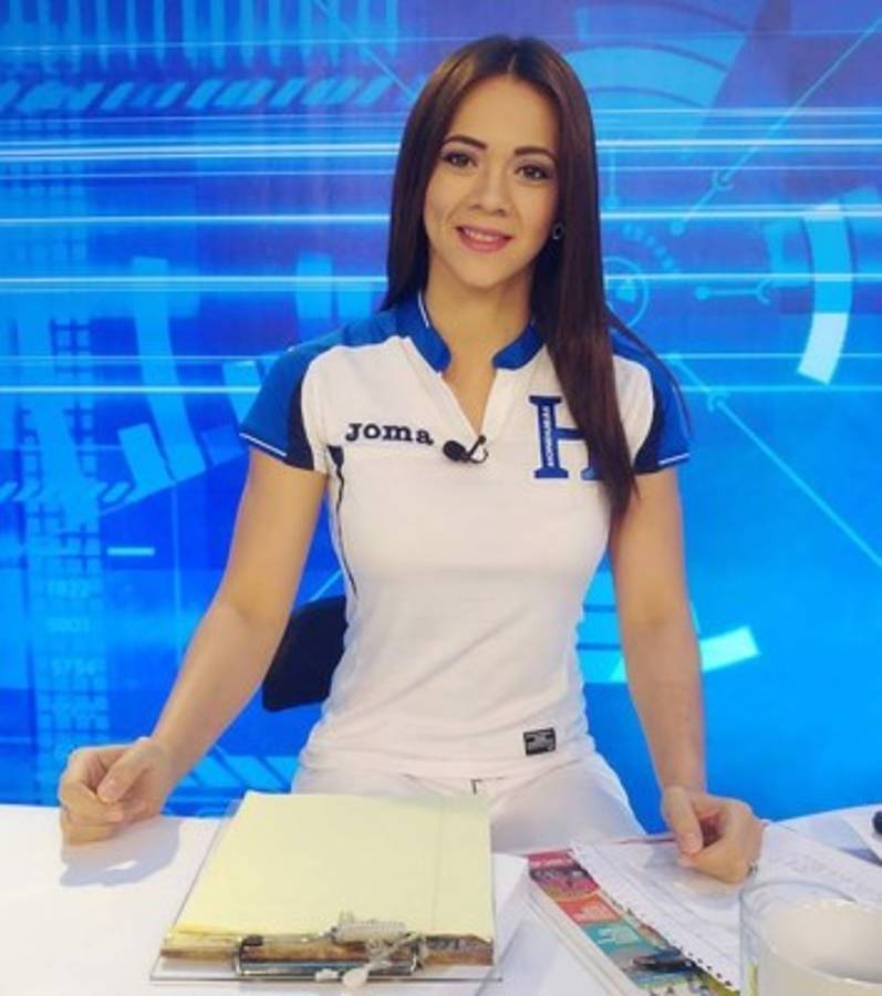 La belleza hondureña se pinta de azul y blanco cuando juega la Selección