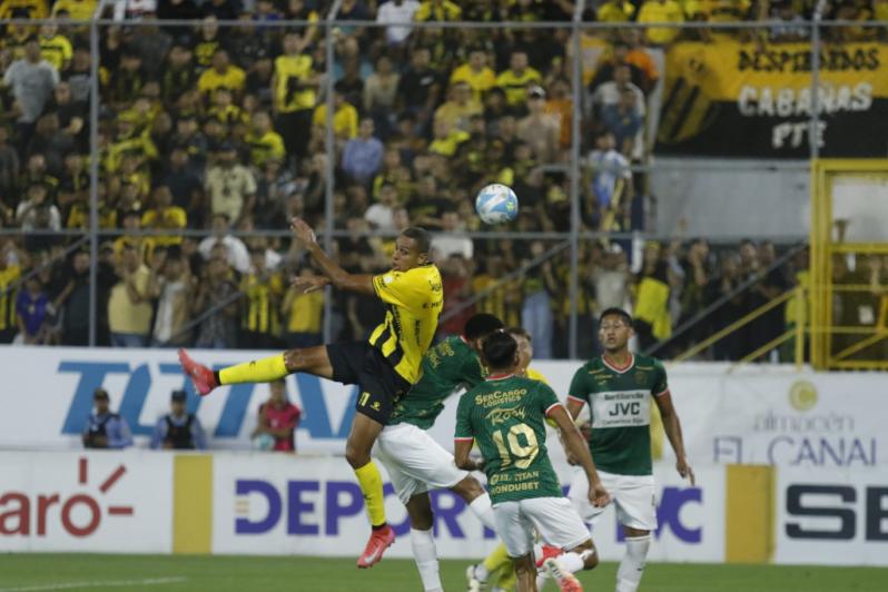 Marathón celebra en la cara de Real España, fracaso aurinegro y locura en el Morazán