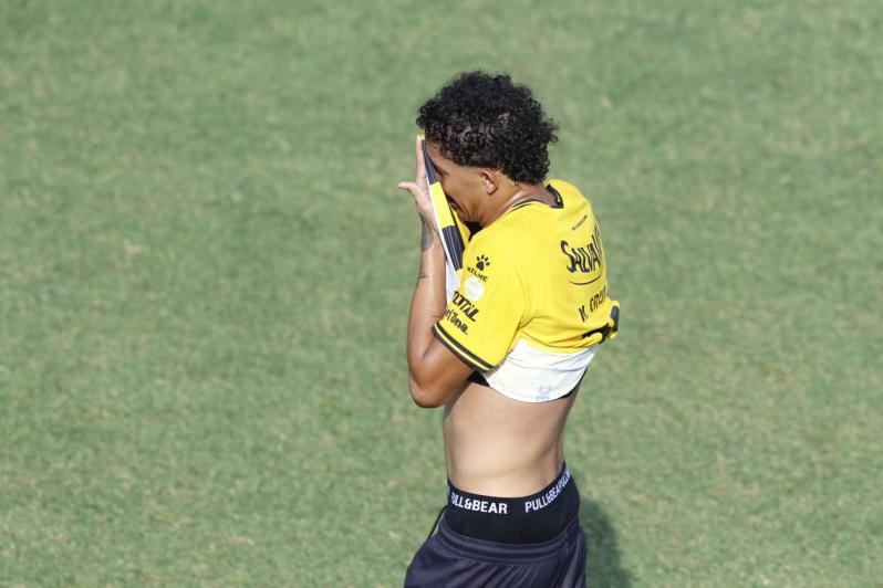¡Partido de locos! Alexy Vega fue el héroe; dos expulsiones a Real España y disturbios entre las barras afuera del Yankel