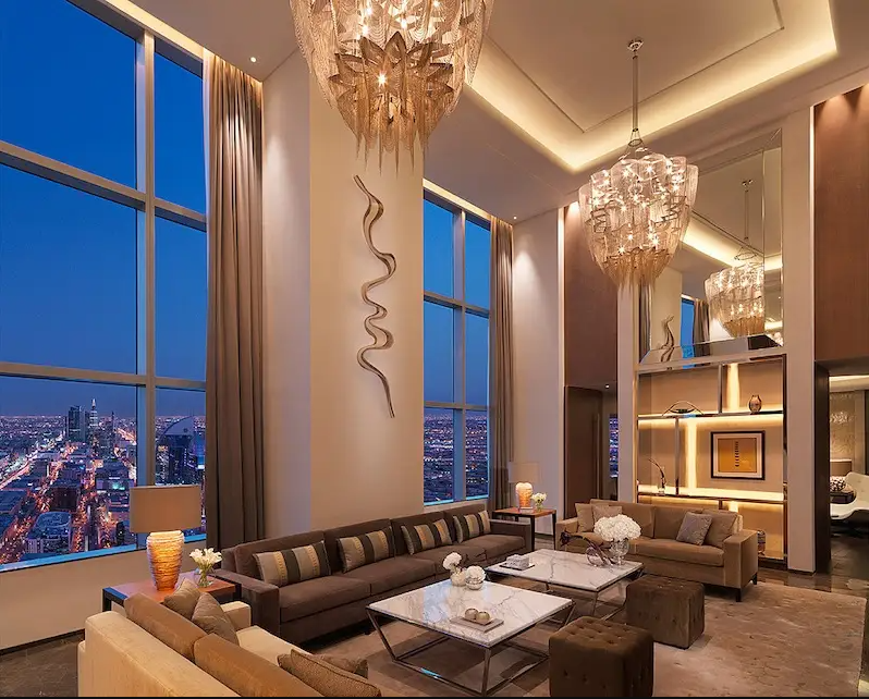 ¡Prohibidas las selfies! La lujosa residencia de Cristiano Ronaldo en Arabia Saudita: 17 habitaciones y cine multimedia