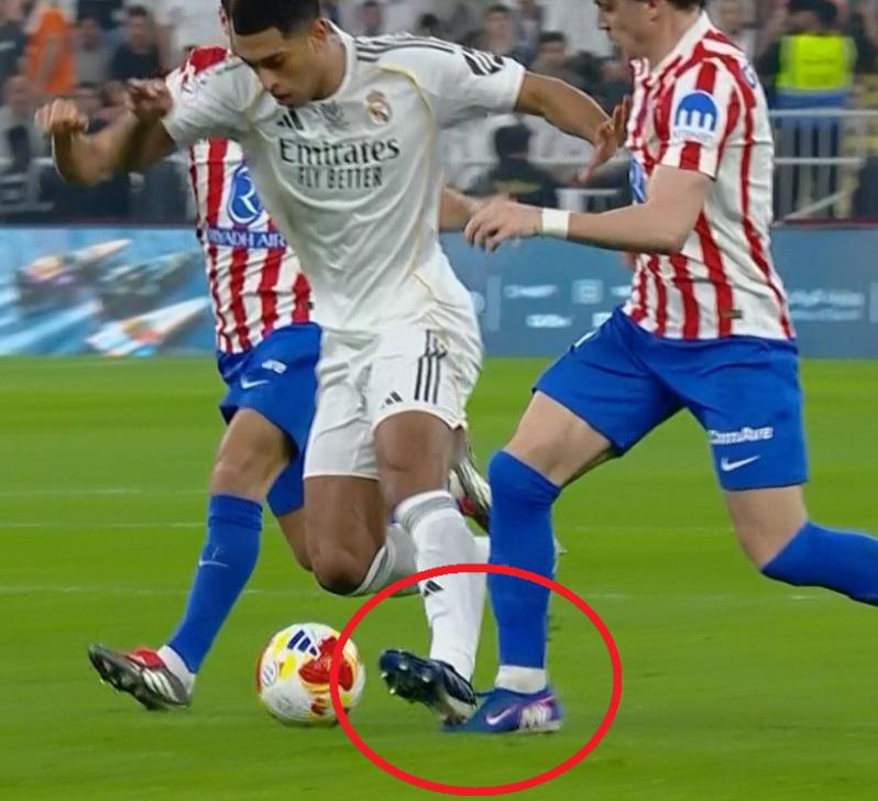 Real Madrid echa al Atlético, las polémicas que perjudicaron a los 'colchoneros' y el agarre entre Vinicius y el Cholo Simeone