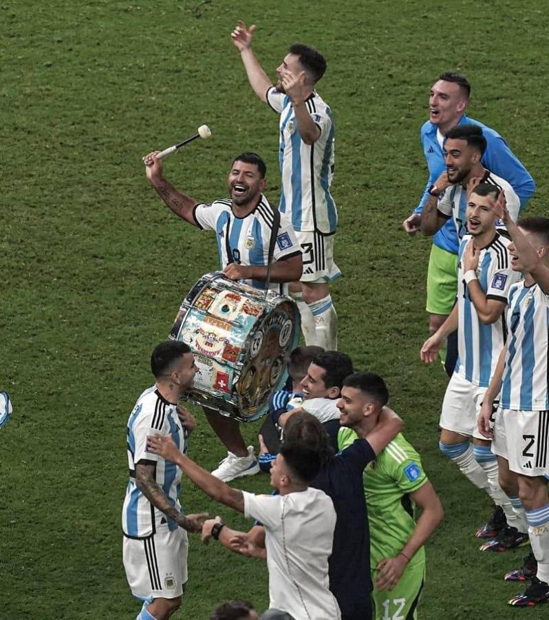 ¿Qué significa la capa que le colocó el Emir de Qatar a Messi? El polémico festejo del Dibu y un Mbappé destrozado por Argentina