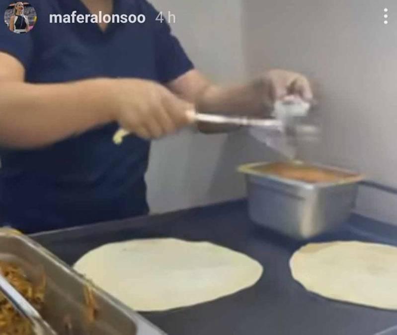 Reportera de TUDN prueba las baleadas previo al Honduras-México y esta fue su reacción