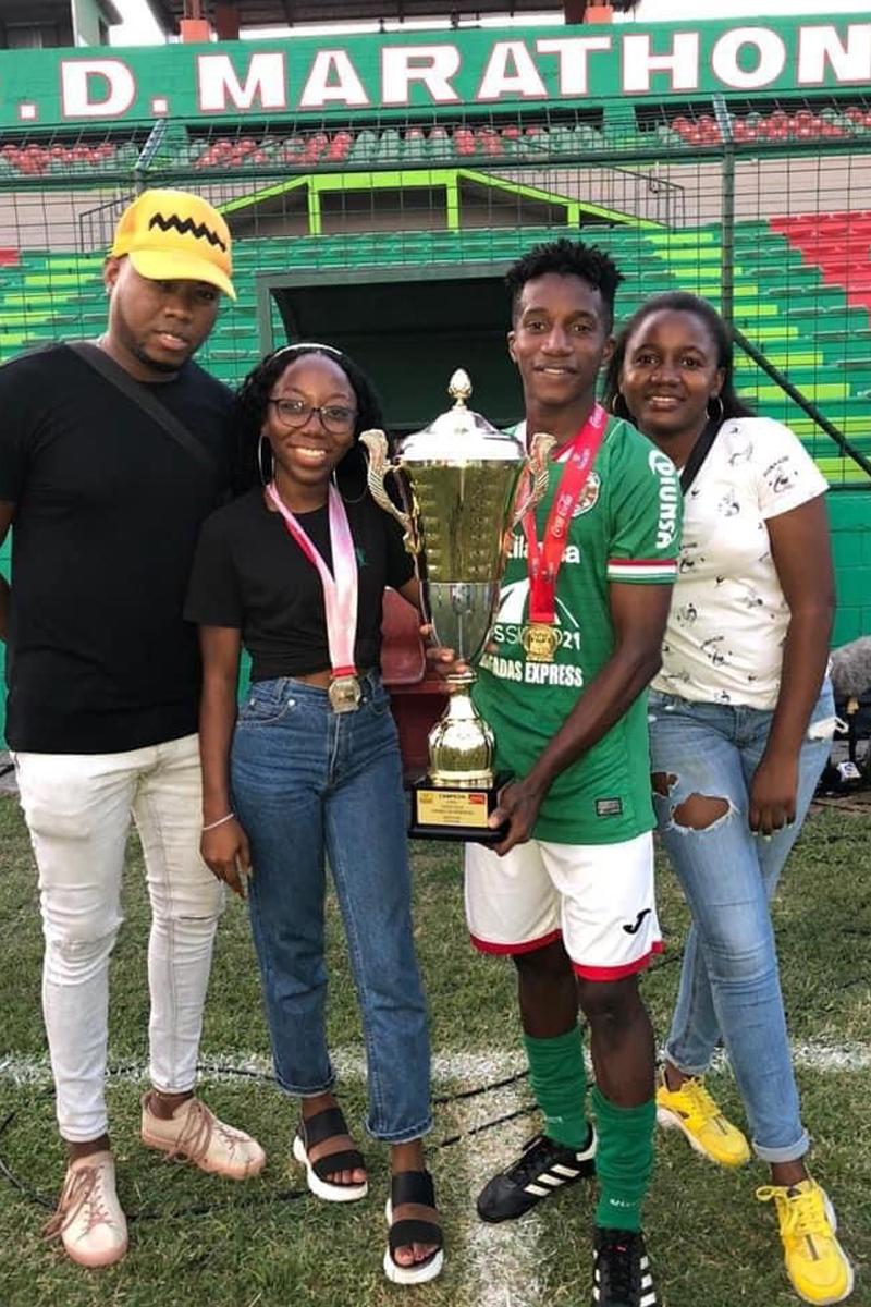 Yoel Castillo jugó en el Atlético Lacayo de su colonia, luego pasó a las reservas de Marathón, sin llegar a debutar en Primera División, pero el Parrillas One le abrió las puertas desde hace dos años y medio.